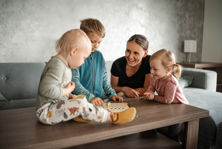 With children in the dining room - Apartments za Bukem